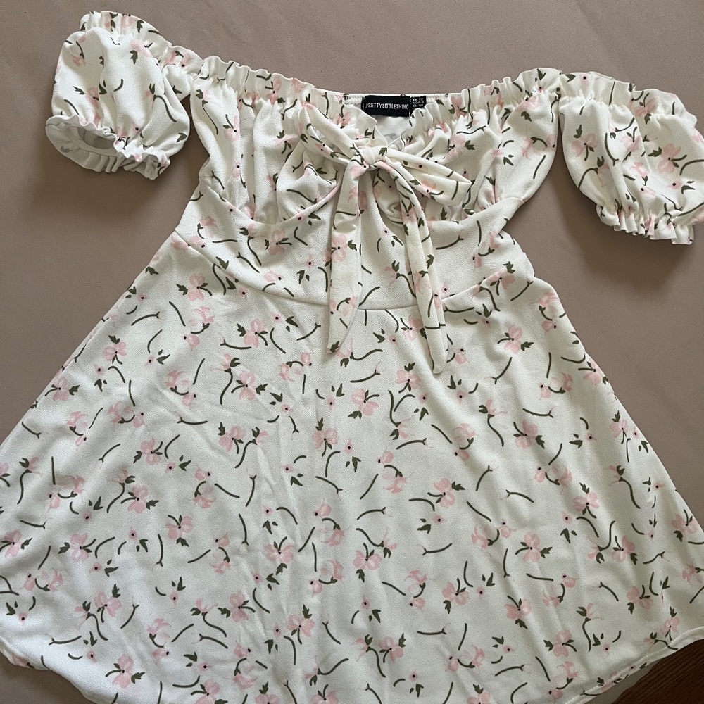 PRETTYLITTLETHING Puff Sleeve Mini Dress